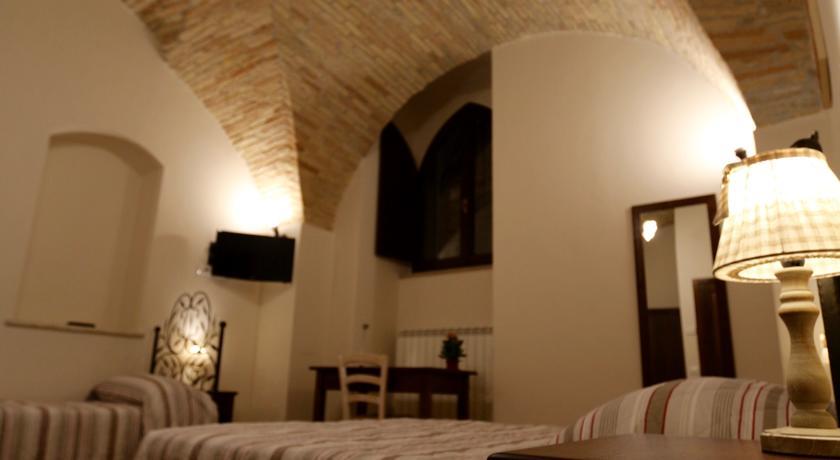 La Casina Colorata Hotel Assisi Room photo