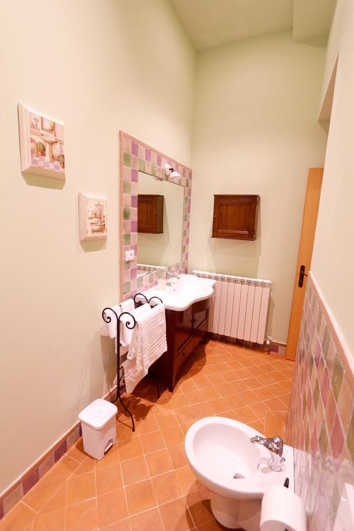 La Casina Colorata Hotel Assisi Room photo